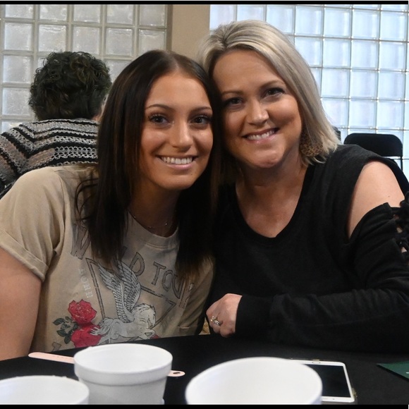 Meet your Posher, Kendra - Picture 1 of 3